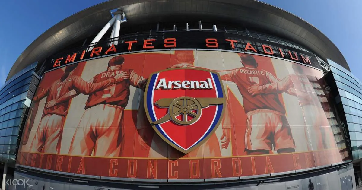 HLV Mikel Arteta dính Covid-19, toàn đội Arsenal bị cách ly - Ảnh 1. HLV Mikel Arteta dính Covid-19, toàn đội Arsenal bị cách ly - Ảnh 1.