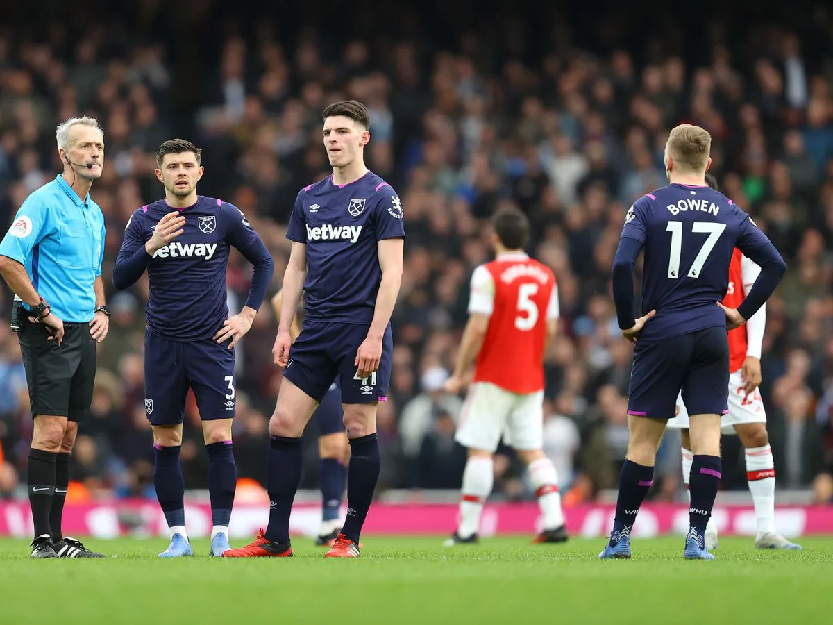 Lãnh đạo West Ham đòi... hủy kết quả Ngoại hạng Anh - Ảnh 1. Lãnh đạo West Ham đòi... hủy kết quả Ngoại hạng Anh - Ảnh 1.