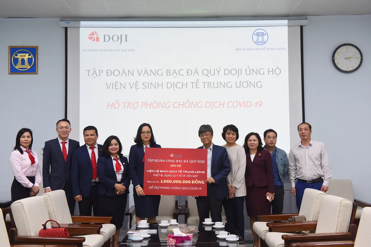 Tập đoàn DOJI hỗ trợ 5 tỷ đồng phòng, chống dịch COVID-19 - Ảnh 1. Tập đoàn DOJI hỗ trợ 5 tỷ đồng phòng, chống dịch COVID-19 - Ảnh 1.