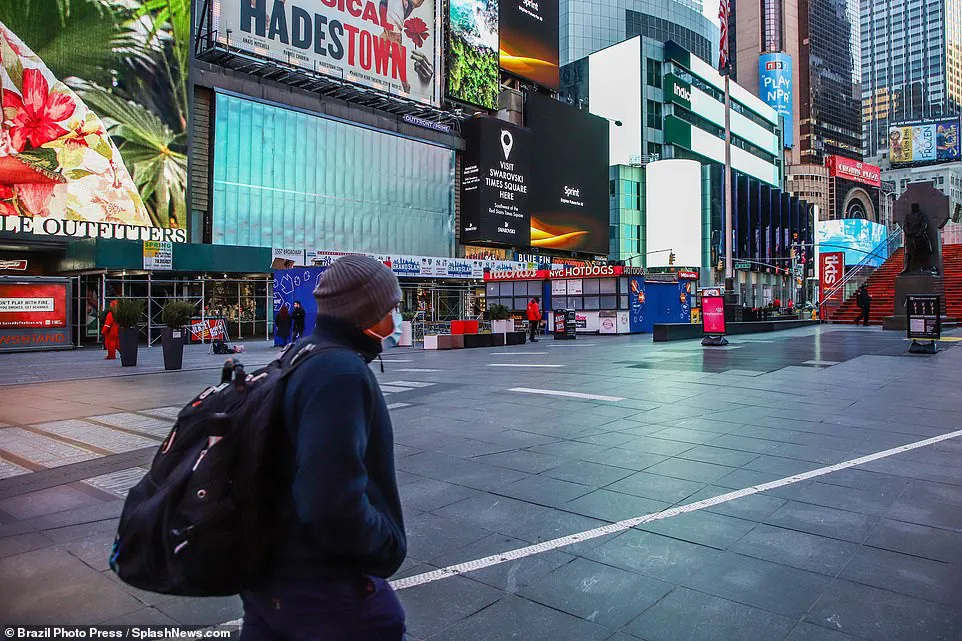 Thành phố không bao giờ ngủ New York (Mỹ) vắng vẻ trong mùa dịch COVID-19 - Ảnh 3.