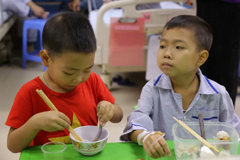 Những đứa trẻ mòn mỏi chờ máu điều trị - Ảnh 2. Những đứa trẻ mòn mỏi chờ máu điều trị - Ảnh 2.