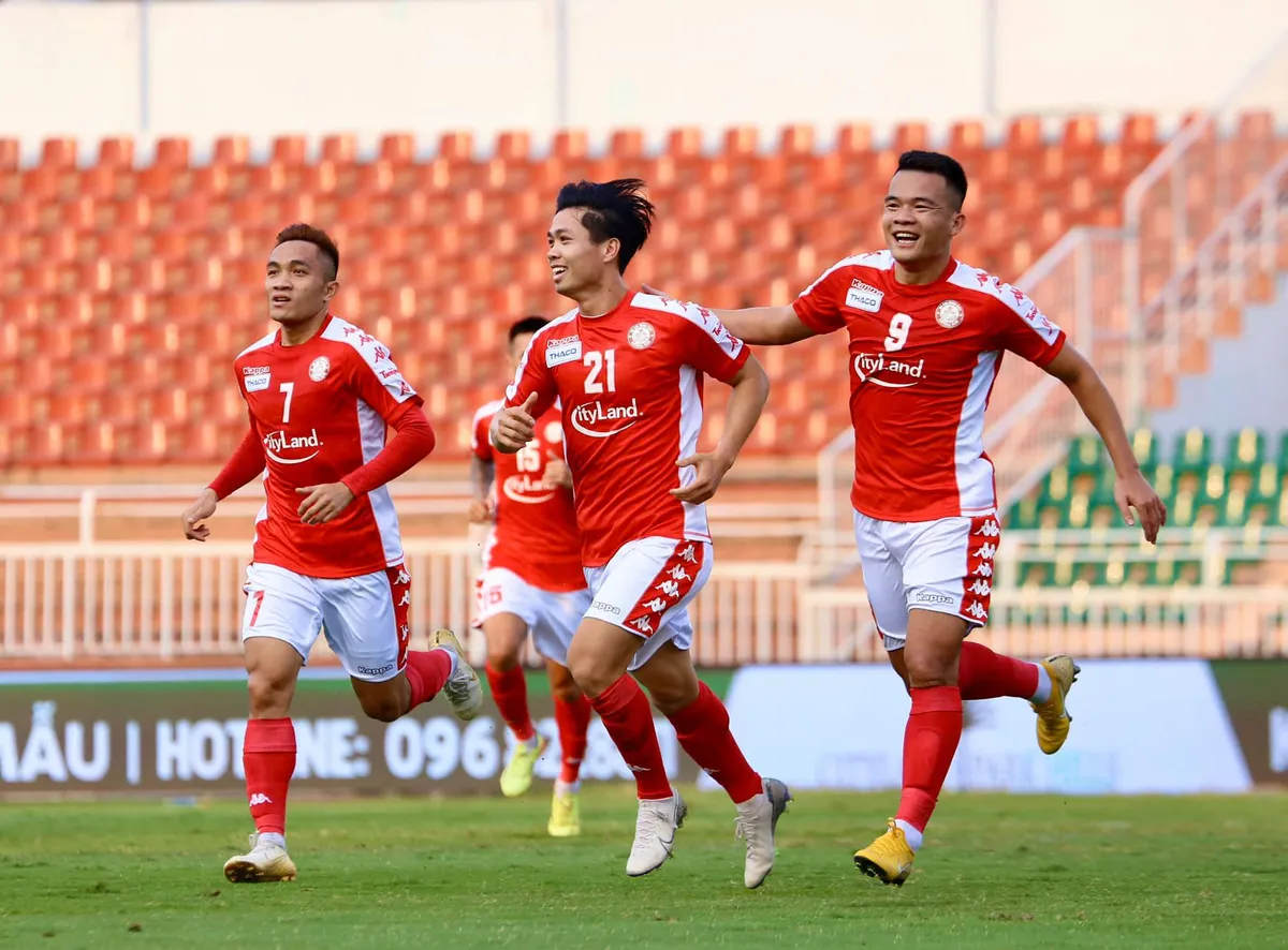 V.League 2020 khởi tranh: Hấp dẫn cuộc đua song mã, khó đoán đội xuống hạng - Ảnh 4. V.League 2020 khởi tranh: Hấp dẫn cuộc đua song mã, khó đoán đội xuống hạng - Ảnh 4.