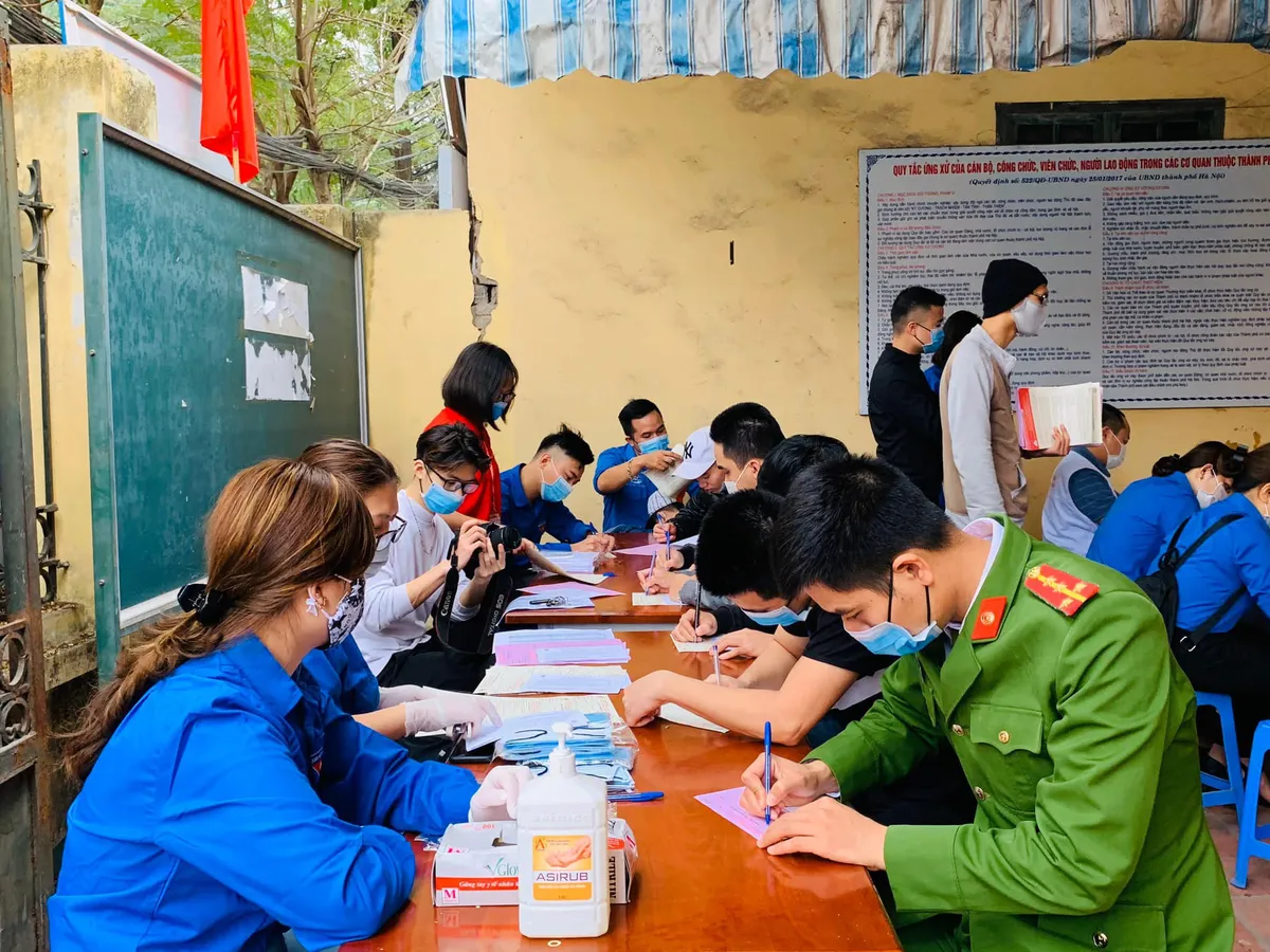 Tuổi trẻ Thủ đô thực hiện nhiều hoạt động ý nghĩa hưởng ứng ngày Chủ nhật xanh - Ảnh 4.