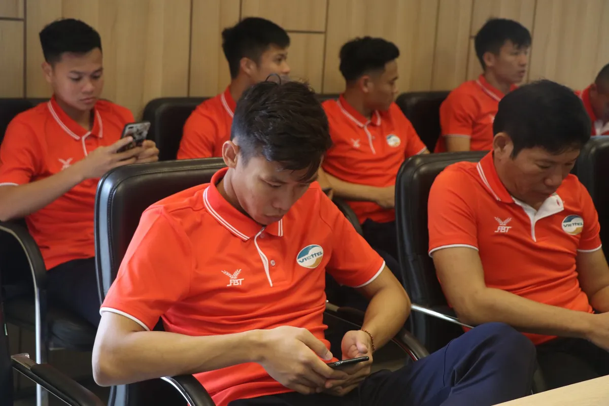ẢNH: CLB Viettel nhắn tin ủng hộ, chung tay đẩy lùi dịch Covid-19 - Ảnh 5. ẢNH: CLB Viettel nhắn tin ủng hộ, chung tay đẩy lùi dịch Covid-19 - Ảnh 5.
