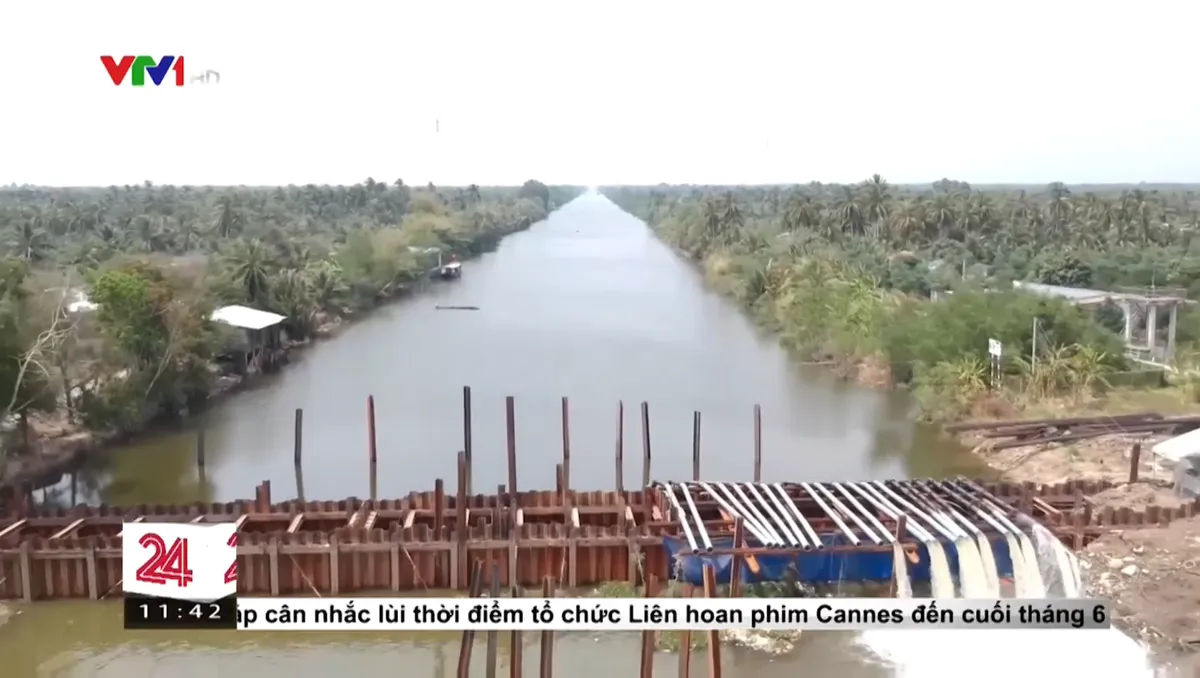 Cứu trợ nước ngọt không thể cứu được hạn mặn - Ảnh 2.