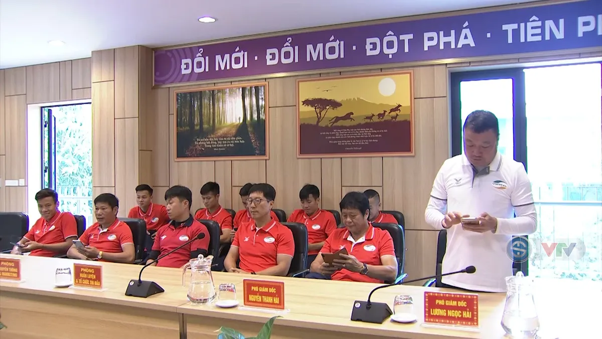 ẢNH: CLB Viettel nhắn tin ủng hộ, chung tay đẩy lùi dịch Covid-19 - Ảnh 1. ẢNH: CLB Viettel nhắn tin ủng hộ, chung tay đẩy lùi dịch Covid-19 - Ảnh 1.
