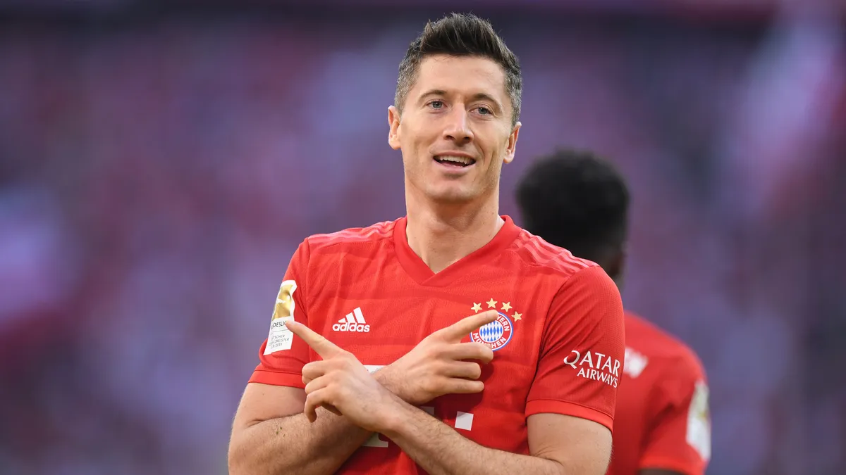 [ẢNH] Top 10 cầu thủ thu nhập cao nhất thế giới: Messi vượt xa Ronaldo  - Ảnh 2.