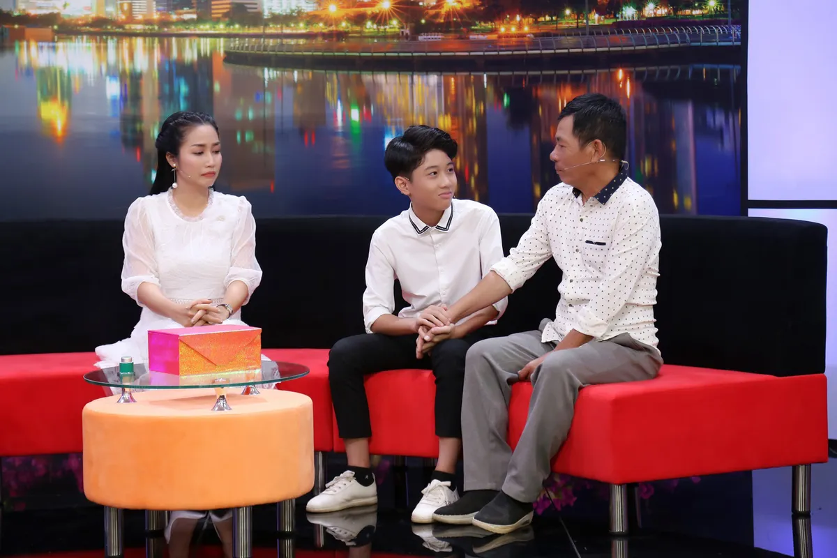 Lý do cha Quán quân Sao nối ngôi nhí không bao giờ ôm con khi ngủ - Ảnh 1.