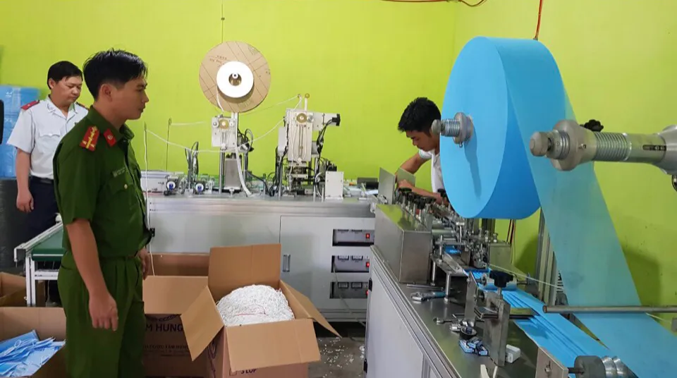 Phát hiện cơ sở sản xuất khẩu trang y tế chưa được cấp phép tại Phú Yên - Ảnh 1. Phát hiện cơ sở sản xuất khẩu trang y tế chưa được cấp phép tại Phú Yên - Ảnh 1.