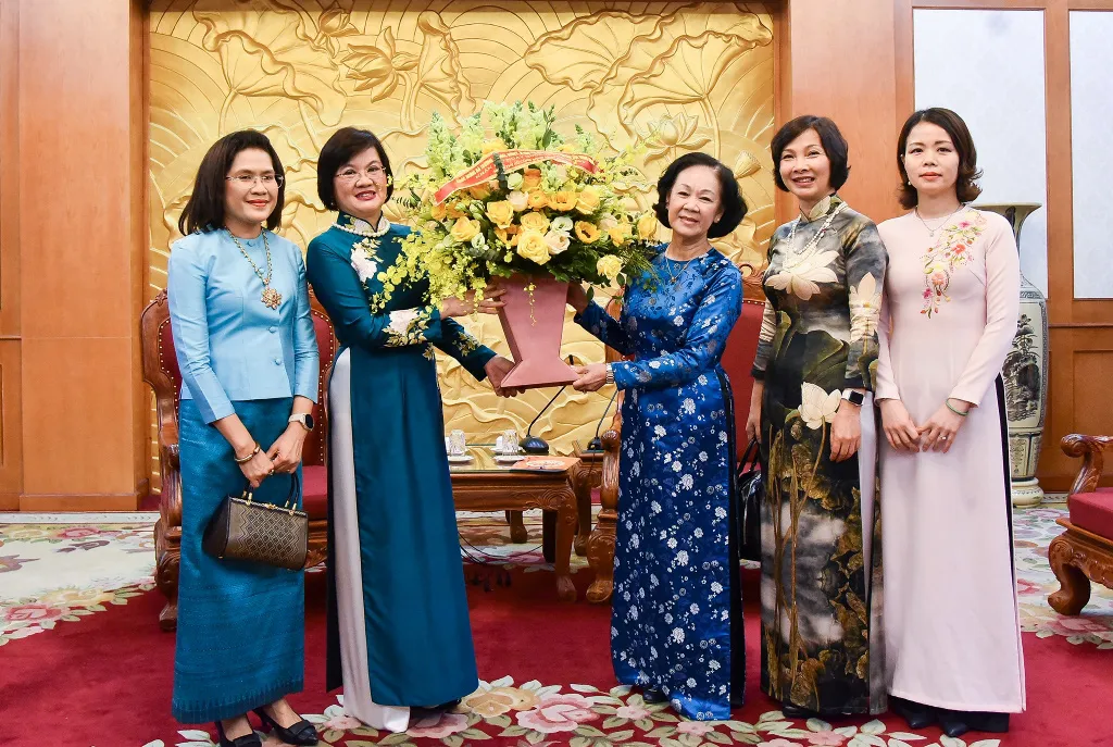 Phụ nữ Việt Nam ngày càng chủ động, tích cực, khẳng định mình trong lĩnh vực đối ngoại - Ảnh 1.