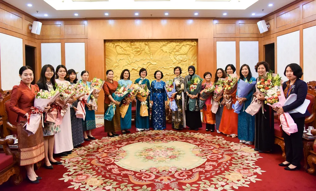 Phụ nữ Việt Nam ngày càng chủ động, tích cực, khẳng định mình trong lĩnh vực đối ngoại - Ảnh 2.