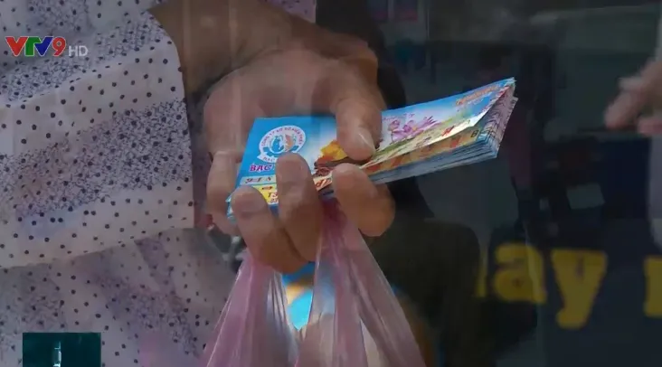 Cần Thơ hỗ trợ hơn 3.000 người bán vé số - Ảnh 1. Cần Thơ hỗ trợ hơn 3.000 người bán vé số - Ảnh 1.