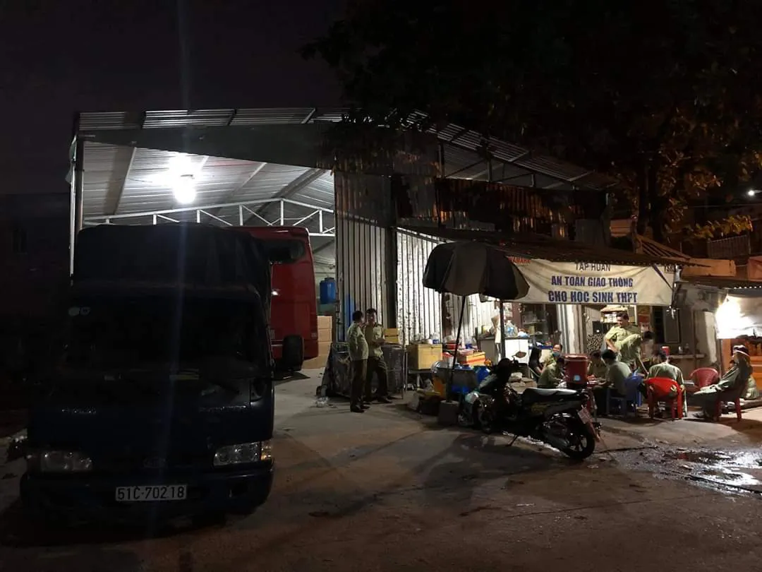 Phát hiện kho hàng chứa 1 triệu khẩu trang không rõ nguồn gốc - Ảnh 1. Phát hiện kho hàng chứa 1 triệu khẩu trang không rõ nguồn gốc - Ảnh 1.