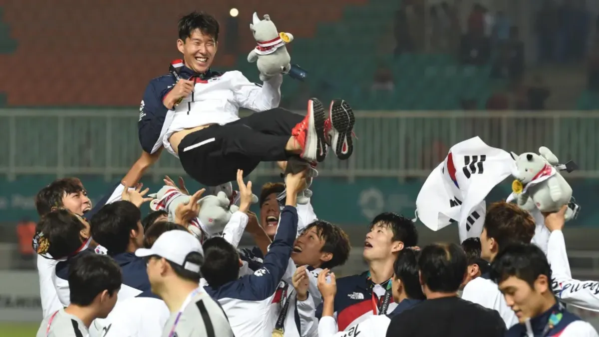 Son Heung Min k&ecirc;u gọi fan tr&aacute;nh tới xem m&igrave;nh thực hiện nghĩa vụ qu&acirc;n sự - Ảnh 1.