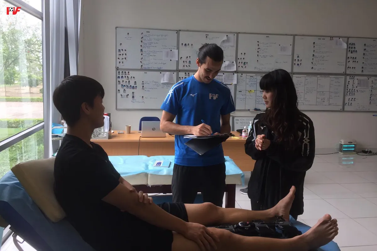Xuân Trường, Duy Mạnh hăng say luyện tập chờ ngày trở lại - Ảnh 2. Xuân Trường, Duy Mạnh hăng say luyện tập chờ ngày trở lại - Ảnh 2.