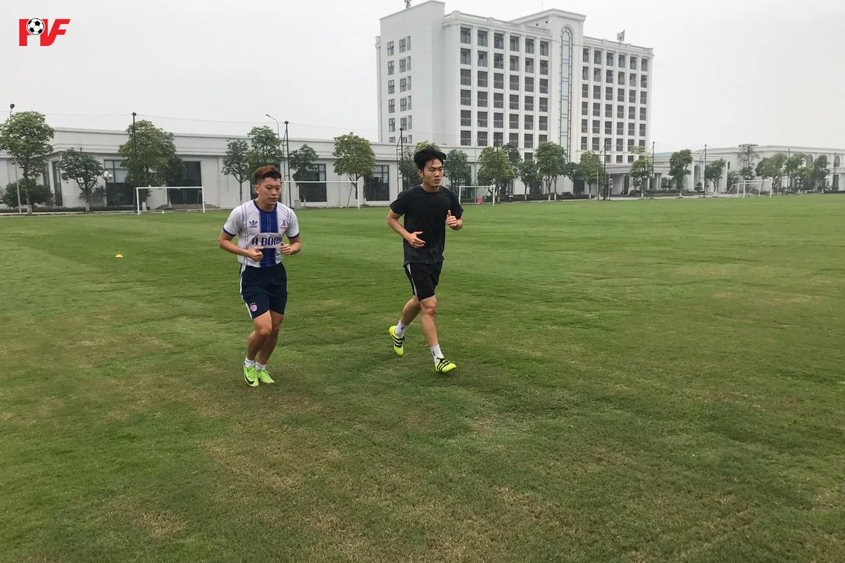 Xuân Trường, Duy Mạnh hăng say luyện tập chờ ngày trở lại - Ảnh 1. Xuân Trường, Duy Mạnh hăng say luyện tập chờ ngày trở lại - Ảnh 1.