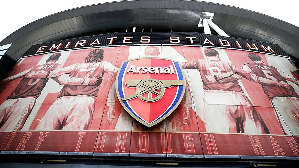 Arsenal giảm lương cầu thủ nhưng c&oacute; khuyến m&atilde;i - Ảnh 1.
