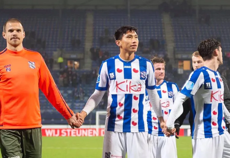 Chia tay Heerenveen, Đoàn Văn Hậu về nước thi đấu - Ảnh 1. Chia tay Heerenveen, Đoàn Văn Hậu về nước thi đấu - Ảnh 1.