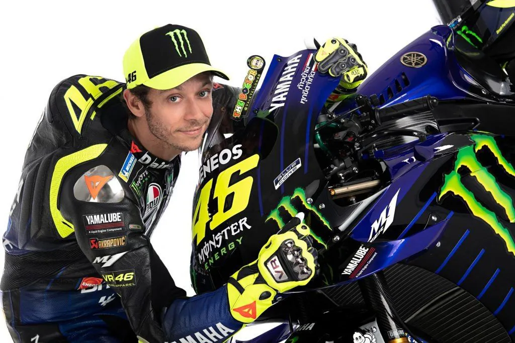 Tay đua Valentino Rossi vẫn muốn thi đấu trên đường đua MotoGP khi ở tuổi 41 - Ảnh 1.