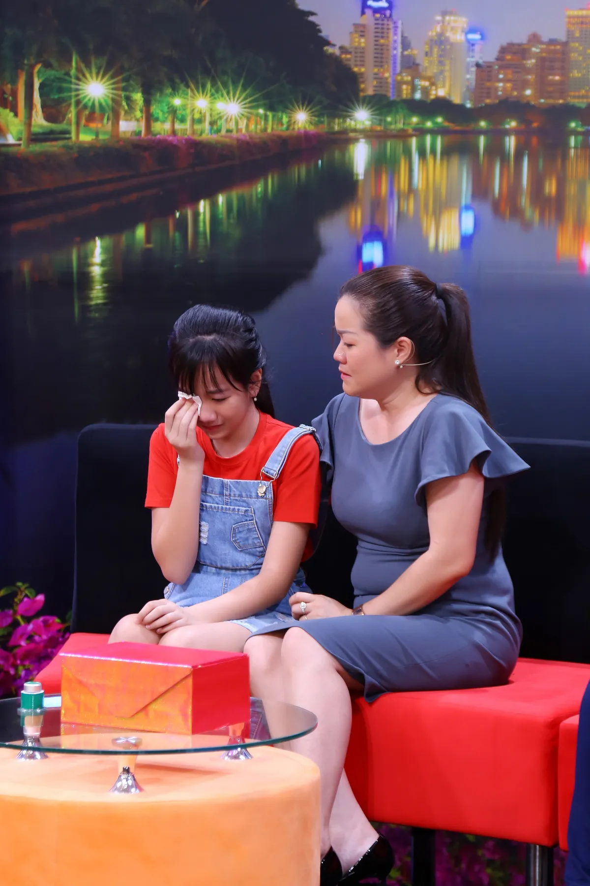 Tuổi thơ bất hạnh, thiếu thốn t&igrave;nh thương, người mẹ thường tr&uacute;t giận l&ecirc;n con g&aacute;i 12 tuổi - Ảnh 2.