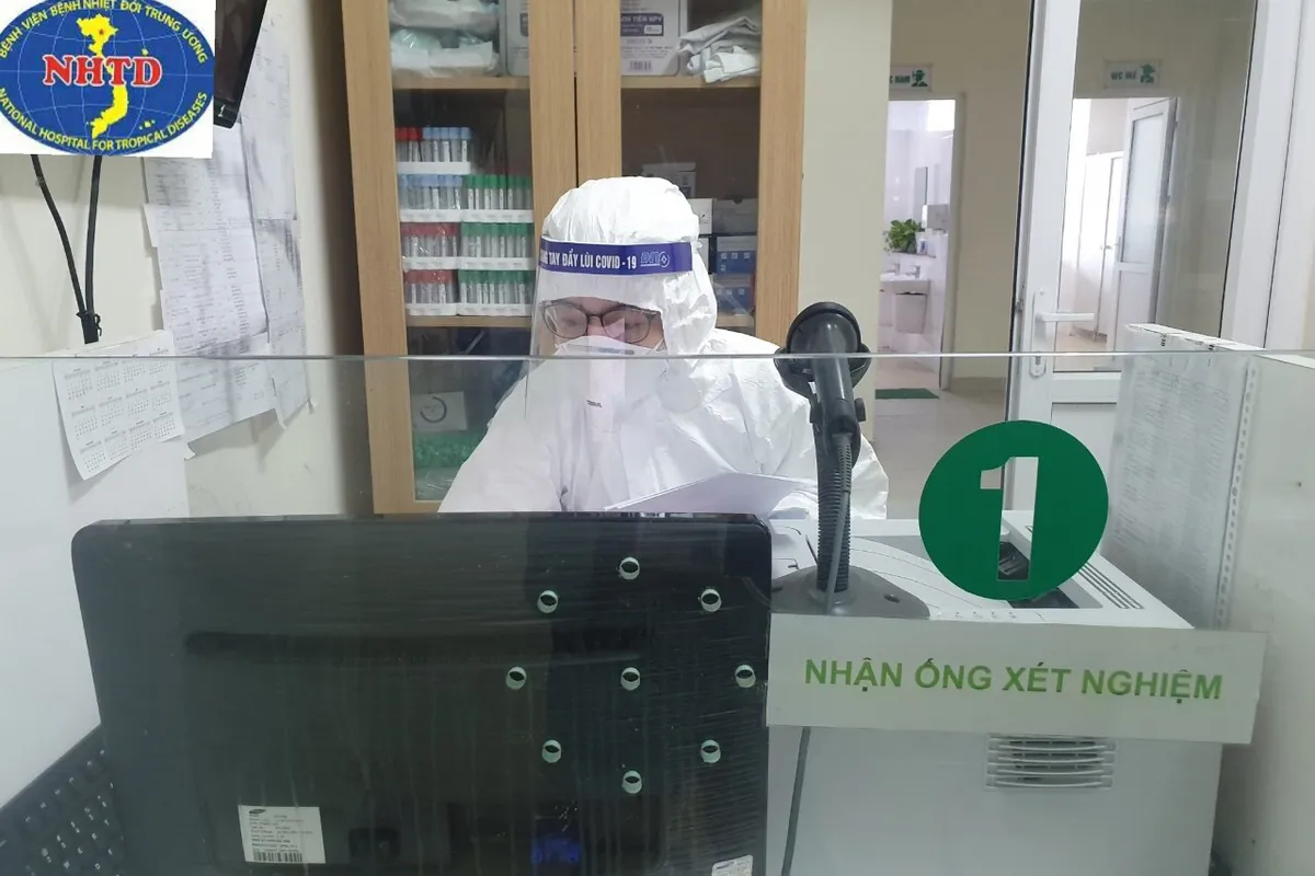 Cuộc sống thường ngày bên trong bệnh viện điều trị nhiều bệnh nhân COVID-19 nhất cả nước - Ảnh 3. Cuộc sống thường ngày bên trong bệnh viện điều trị nhiều bệnh nhân COVID-19 nhất cả nước - Ảnh 3.