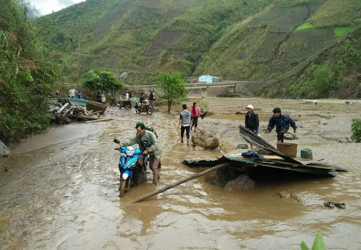 Tìm thấy thi thể bé 3 tuổi ở Lai Châu mất tích do lũ quét - Ảnh 1.