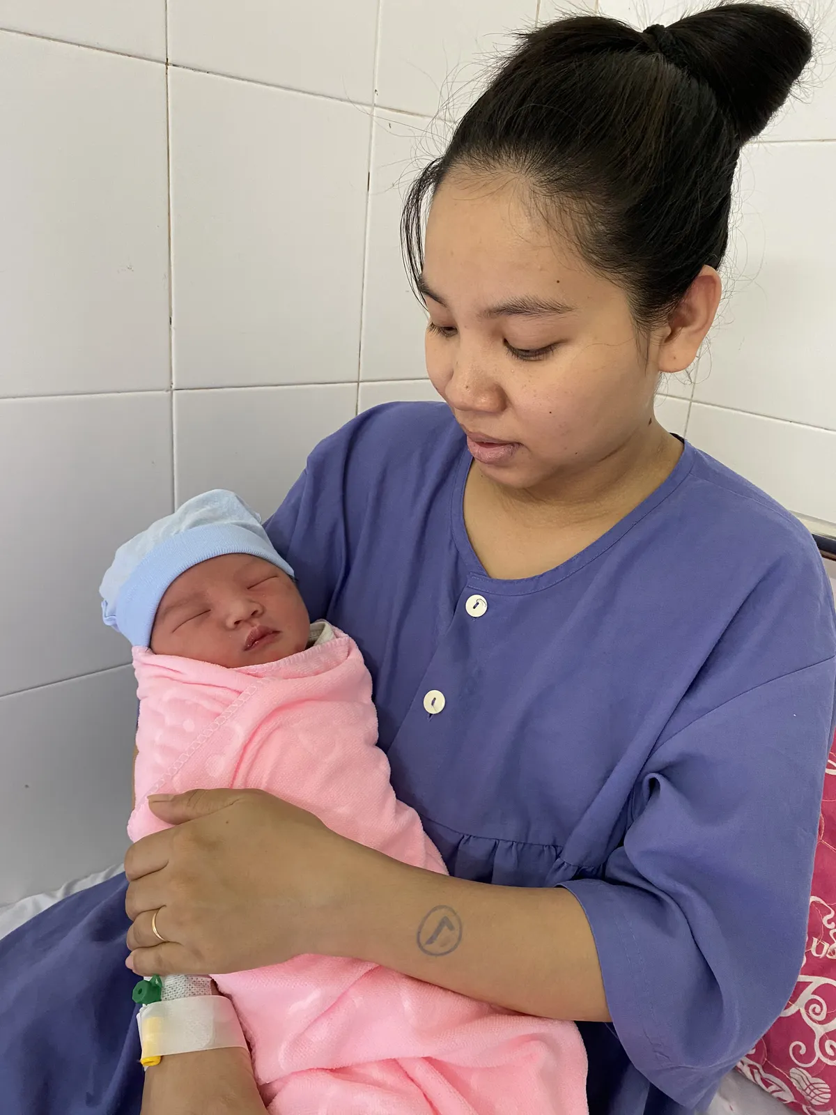 Cứu sống thai nhi bị dây rốn cuốn 4 vòng cổ - Ảnh 1.