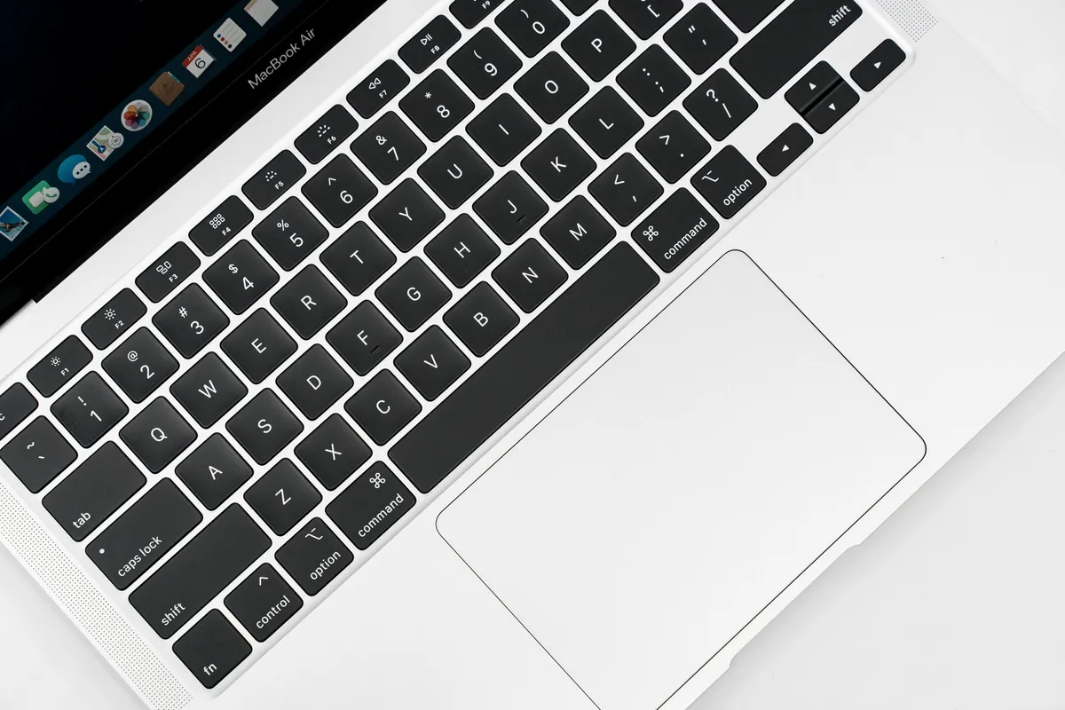 Cận cảnh MacBook Air 2020 tại Việt Nam, giá gần 28 triệu đồng - Ảnh 4.