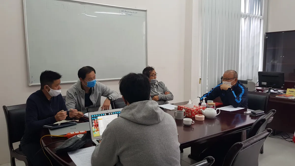 HLV Park Hang Seo khẳng định vẫn làm việc hàng ngày dù bóng đá tạm nghỉ vì COVID-19 - Ảnh 1. HLV Park Hang Seo khẳng định vẫn làm việc hàng ngày dù bóng đá tạm nghỉ vì COVID-19 - Ảnh 1.