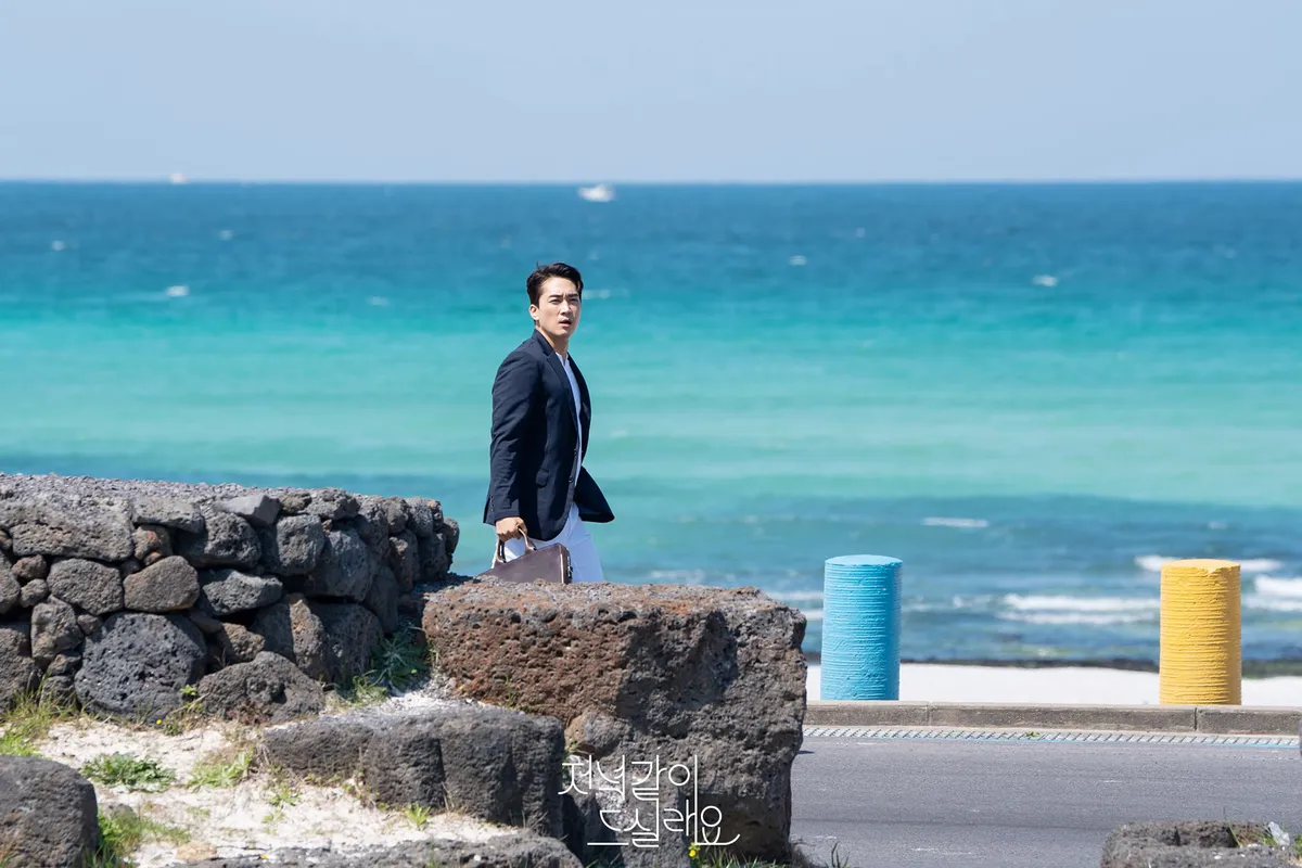 Song Seung Heon xuất hiện đầy lịch lãm trong phim mới - Ảnh 1.