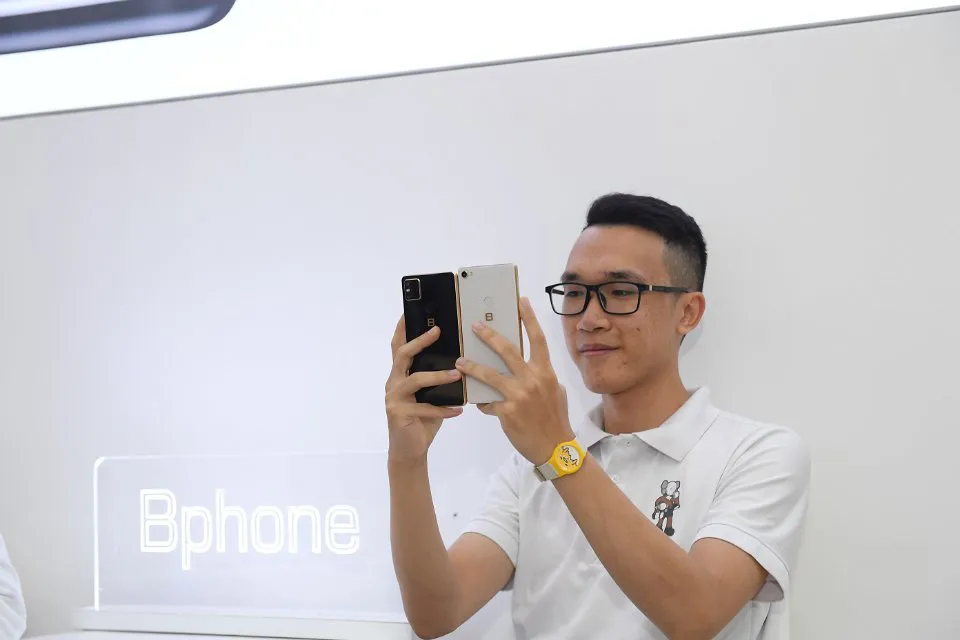 Trên tay Bphone B86 mới ra mắt: Thiết kế viền đều mượt mà không tì vết - Ảnh 4.