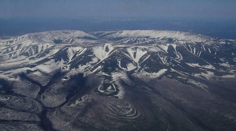 Khám phá bí ẩn “Núi kho báu tại Siberia - Ảnh 2.