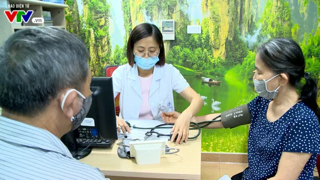 Nắng nóng, người già nhập viện tăng cao - Ảnh 3.