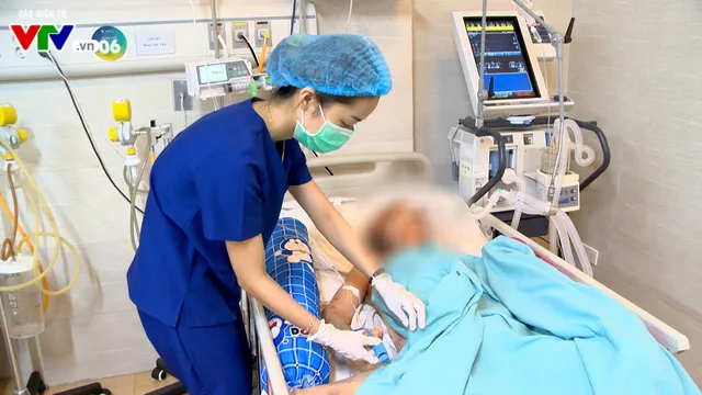 Nắng nóng, người già nhập viện tăng cao - Ảnh 1.