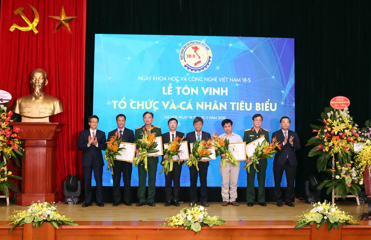 Giải thưởng Tạ Quang Bửu 2020: Vinh danh các nhà khoa học tài năng và những tấm gương chống dịch COVID-19 - Ảnh 6.