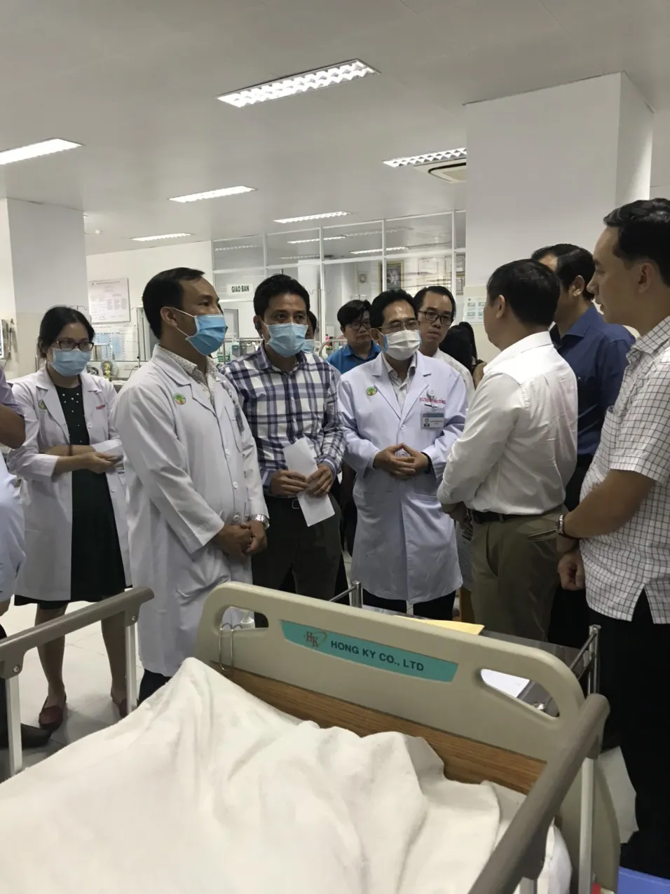 Dai dien UBND TPHCM chi dao cong tac ho tro cac hoc sinh bi tai nan Dai dien UBND TPHCM chi dao cong tac ho tro cac hoc sinh bi tai nan