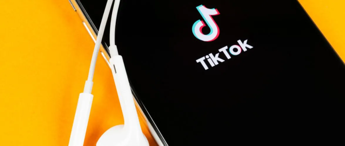 TikTok đạt số lượt tải về kỷ lục mùa dịch COVID-19 - Ảnh 1.