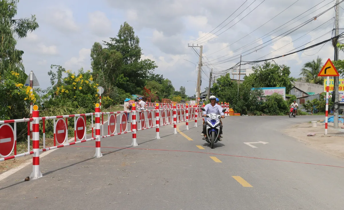 Kiến nghị chỉnh trị dòng chảy sông Hậu để cứu Quốc lộ 9 - Ảnh 1. Kiến nghị chỉnh trị dòng chảy sông Hậu để cứu Quốc lộ 9 - Ảnh 1.