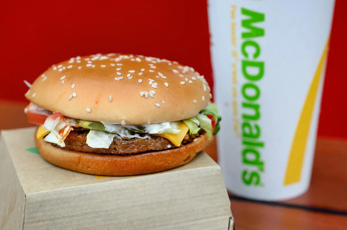 McDonald’s xem xét mở cửa trở lại nhiều nhà hàng tại Anh - Ảnh 1. McDonald’s xem xét mở cửa trở lại nhiều nhà hàng tại Anh - Ảnh 1.