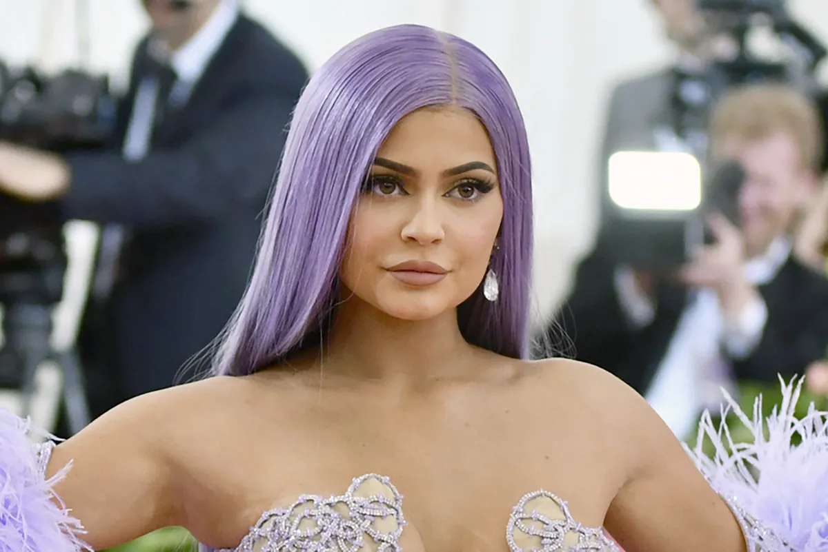 Cú lừa thế kỷ: Kylie Jenner bị Forbes tước danh tỷ phú! - Ảnh 3.