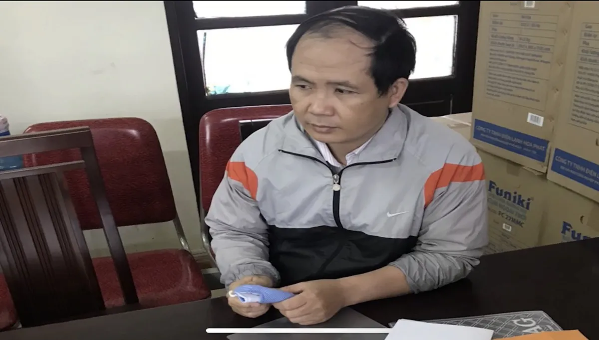 Bắt giam Phó Hiệu trưởng làm giả bằng tốt nghiệp THPT - Ảnh 1.