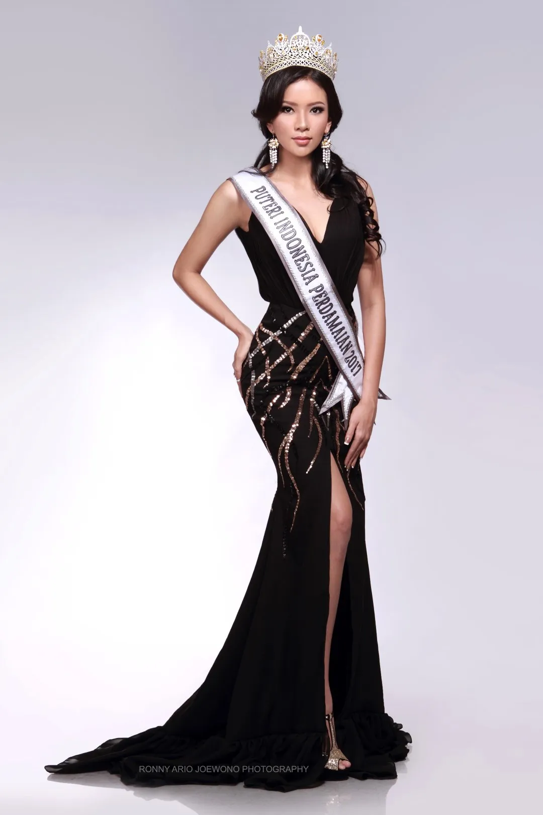 H’Hen Nie lọt top mỹ nhân mặc trang phục dân tộc đẹp nhất Đông Nam Á - Ảnh 7. H’Hen Nie lọt top mỹ nhân mặc trang phục dân tộc đẹp nhất Đông Nam Á - Ảnh 7.