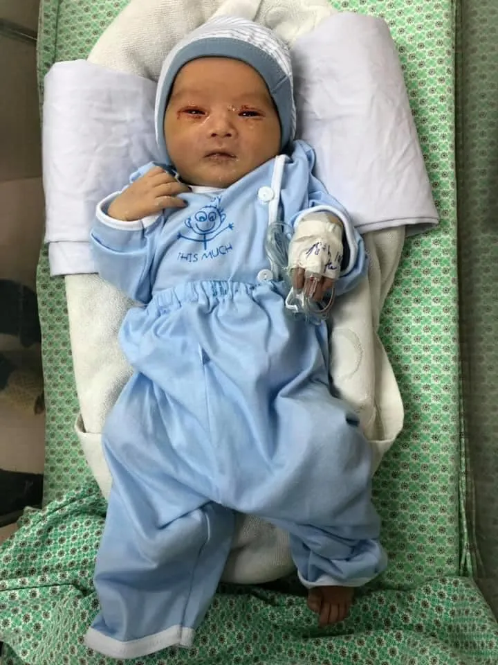 Hình ảnh mới nhất của bé trai bị bỏ rơi ở hố ga - Ảnh 1. Hình ảnh mới nhất của bé trai bị bỏ rơi ở hố ga - Ảnh 1.
