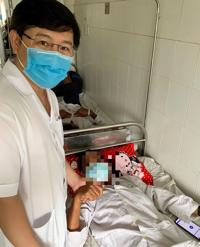 Suýt mất mạng vì máy tạo dòng chảy, oxy ở đầm nuôi thủy sản nhấn chìm dưới nước - Ảnh 1.