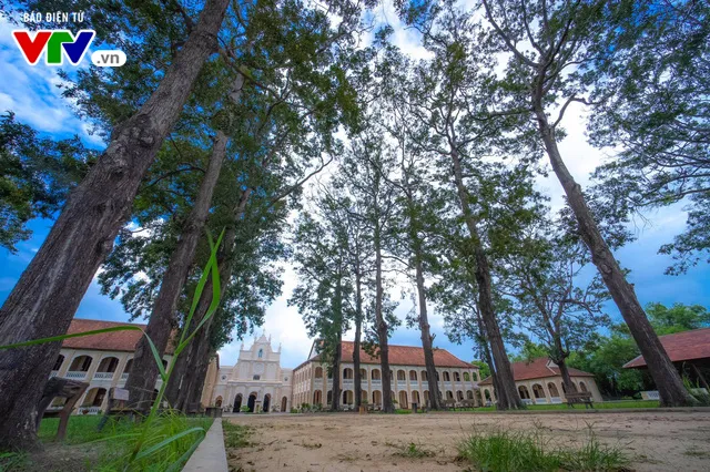 Tiểu chủng viện L&agrave;ng S&ocirc;ng - Đẹp đến sững sờ, đến một lần v&agrave; nhớ m&atilde;i - Ảnh 4.