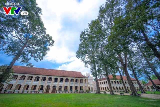 Tiểu chủng viện L&agrave;ng S&ocirc;ng - Đẹp đến sững sờ, đến một lần v&agrave; nhớ m&atilde;i - Ảnh 6.