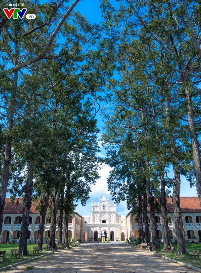 Tiểu chủng viện L&agrave;ng S&ocirc;ng - Đẹp đến sững sờ, đến một lần v&agrave; nhớ m&atilde;i - Ảnh 7.