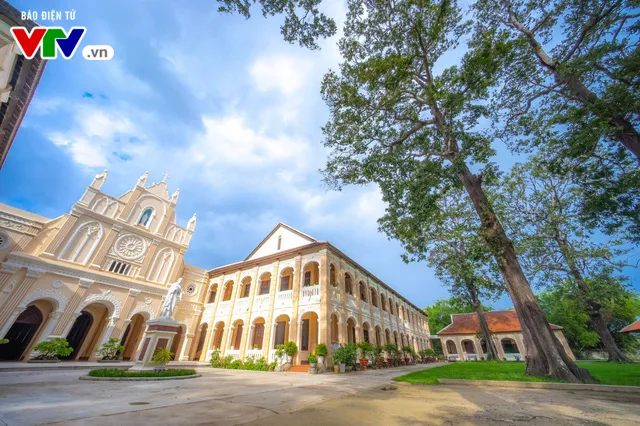 Tiểu chủng viện L&agrave;ng S&ocirc;ng - Đẹp đến sững sờ, đến một lần v&agrave; nhớ m&atilde;i - Ảnh 10.