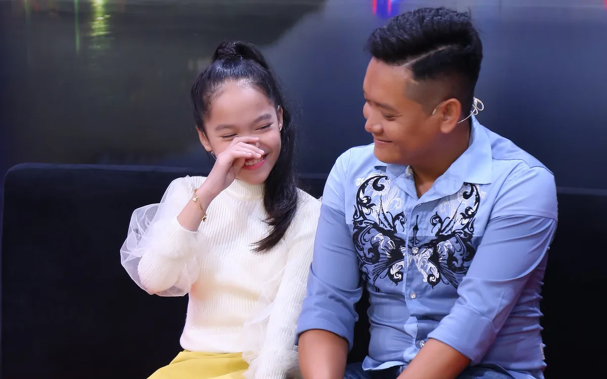 Ba nghi&ecirc;m khắc, mẹ bận rộn, c&ocirc; b&eacute; 11 c&agrave;ng trở n&ecirc;n kh&eacute;p k&iacute;n - Ảnh 2.