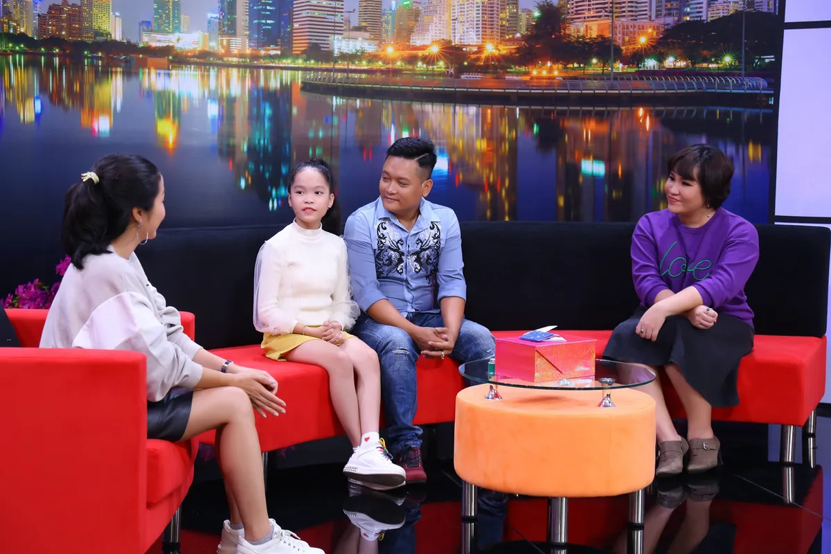 Ba nghi&ecirc;m khắc, mẹ bận rộn, c&ocirc; b&eacute; 11 c&agrave;ng trở n&ecirc;n kh&eacute;p k&iacute;n - Ảnh 3.